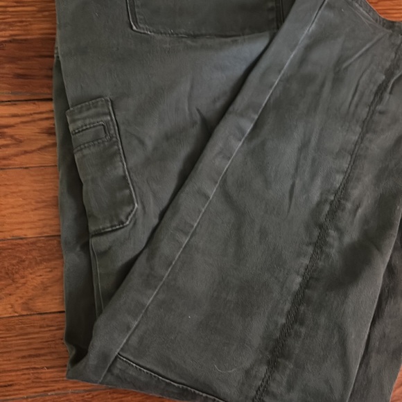 LOFT Marisa Green Cargo Cropped Pants size 4 - Picture 6 of 6